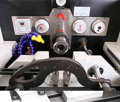 XCHM-3600床身全鑄造精密臥式珩磨機(jī)局部XIAO.jpg